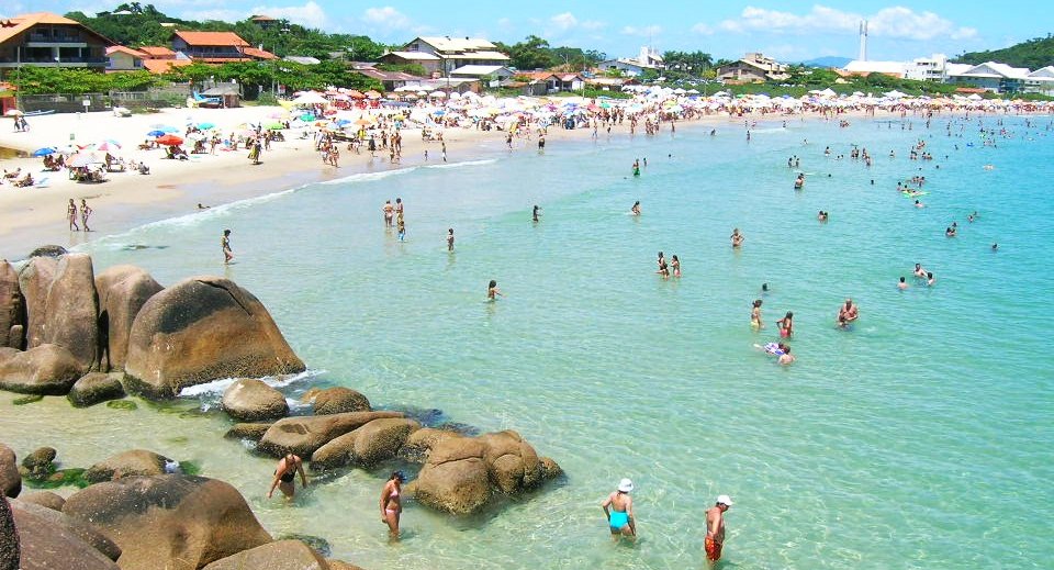 As 8 melhores praias de Florianópolis para curtir com a família  