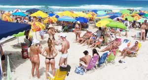Praia Mole em Florianópolis Point de gente bonita e altas ondas!