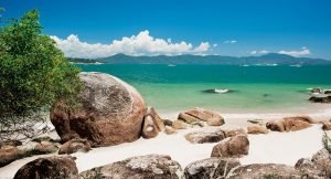 Leia mais sobre o artigo Conheça as praias de Florianópolis que têm águas quentinhas