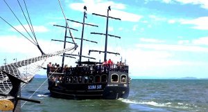 Leia mais sobre o artigo 3 Passeios de barco em Florianópolis imperdíveis