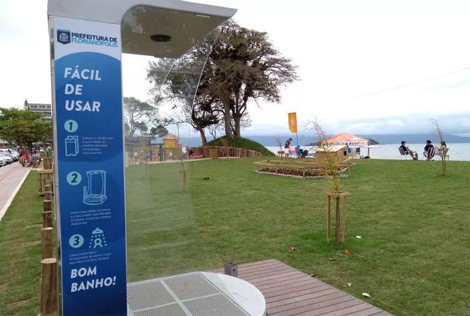 Florianópolis conta com banheiros, chuveiros e praias acessíveis na temporada de Verão 2018
