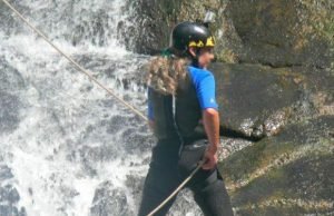 Leia mais sobre o artigo Rapel de Cachoeira é Adrenalina pura: Quando, onde e como?
