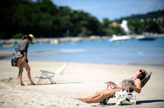 3 Praias reservadas, mas de fácil acesso em Florianópolis para conhecer nesse verão