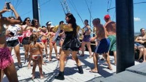 Barco Pirata Canasvieiras: 10 (Bons) Motivos para fazer este passeio com familia e amigos